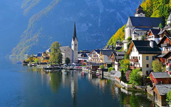 Village Hallstatt on Lake Hallstatt in autumn