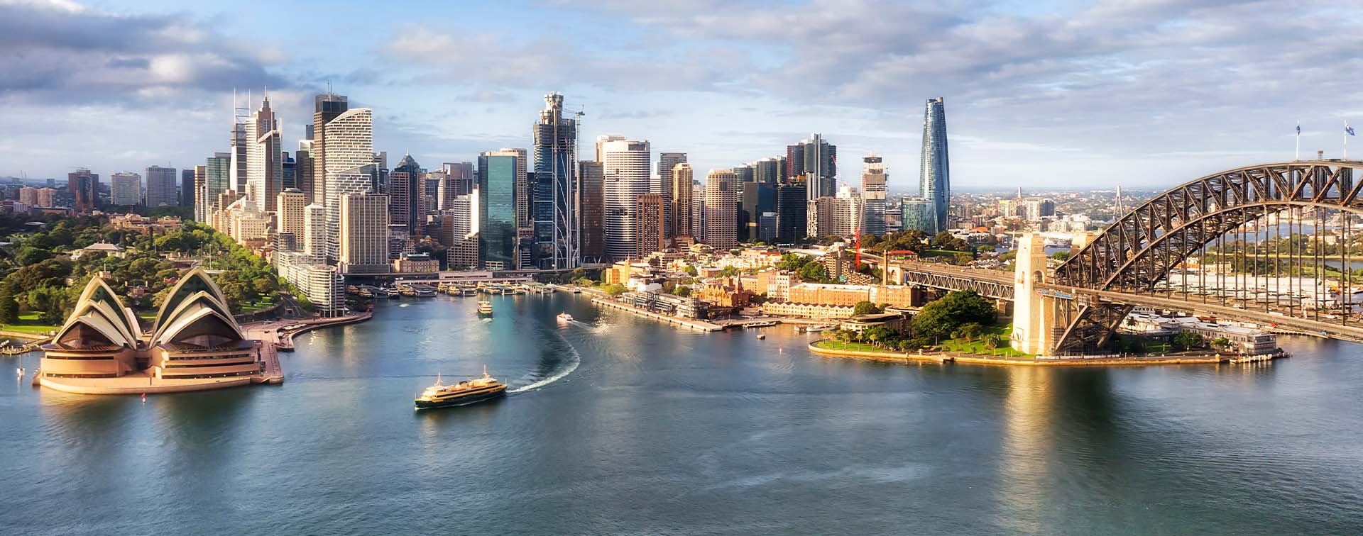 Skyline of Sydney, Australia including the Opera house