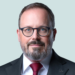 Dr. Guenther Dobrauz-Saldapenna | Managing Partner