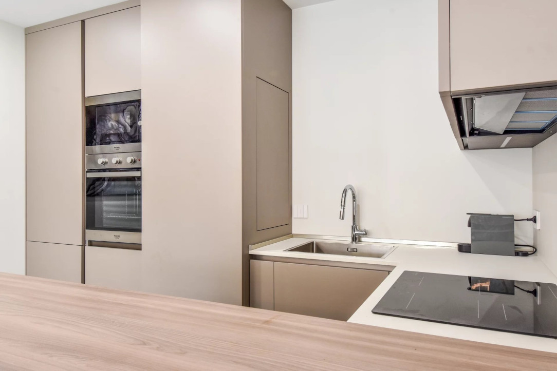 Monaco Renovated Apartment La Rousse