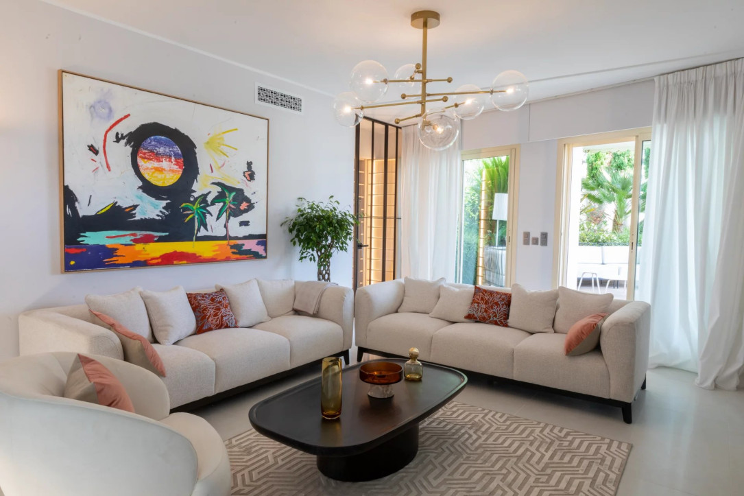 Unique Mediterranean Apartment with Lounge Terrace La Rousse