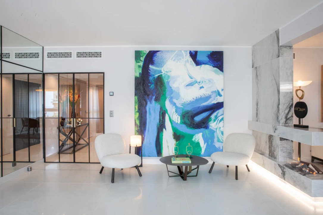 Unique Mediterranean Apartment with Lounge Terrace La Rousse