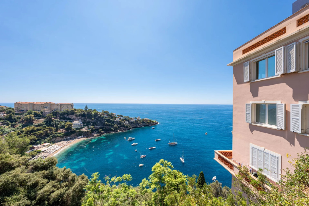 Panoramic sea view, Prestigious 6-room apartment with swimming pool