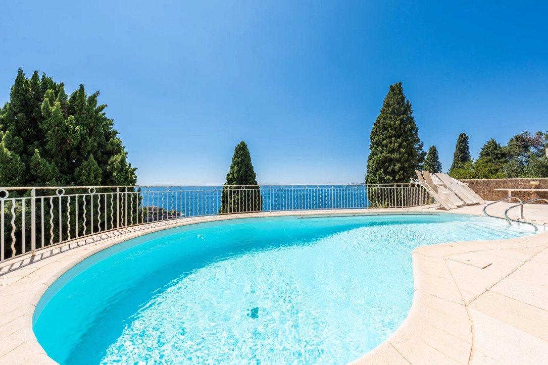 Panoramic sea view, Prestigious 6-room apartment with swimming pool