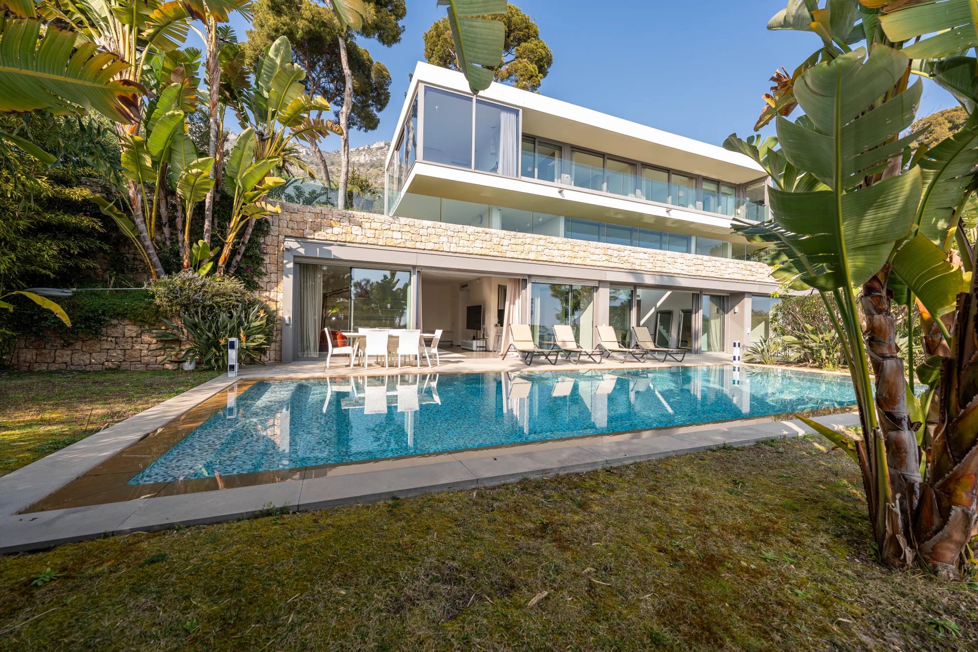Luxury Modern Villa at Monaco’s Doorstep