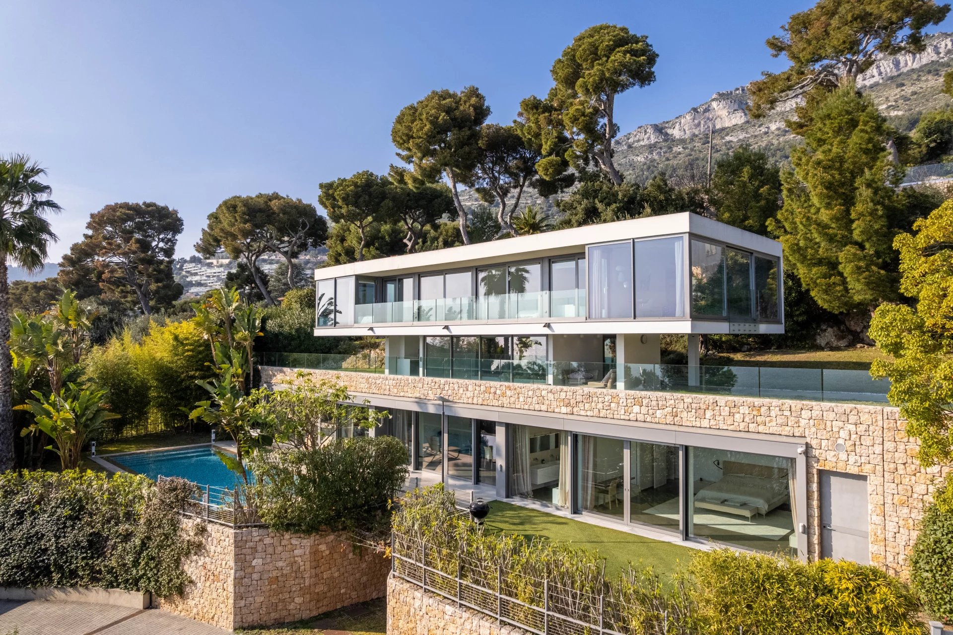 Luxury Modern Villa at Monaco’s Doorstep