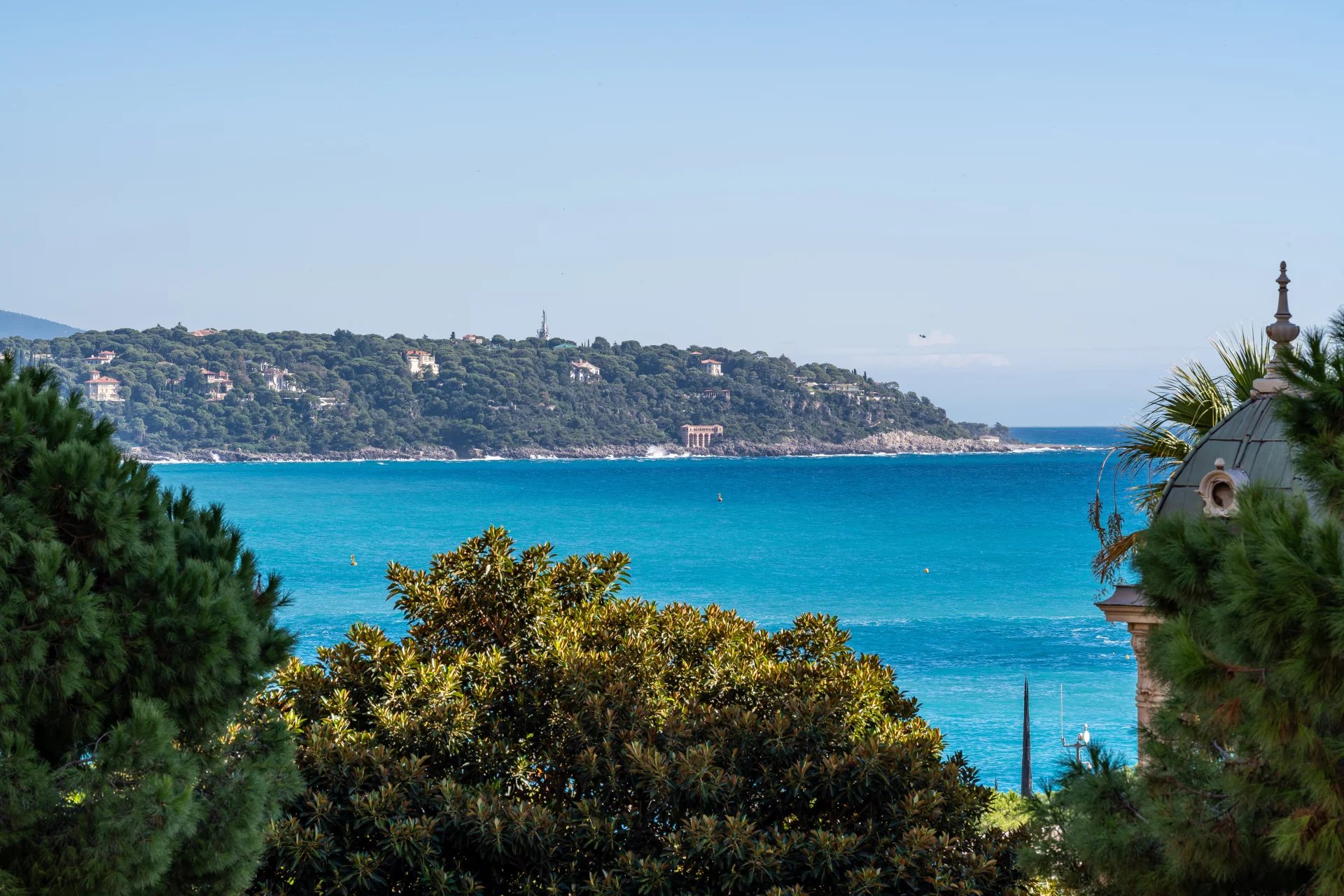 Heart of Monte Carlo Renovated Apartment next to Casino