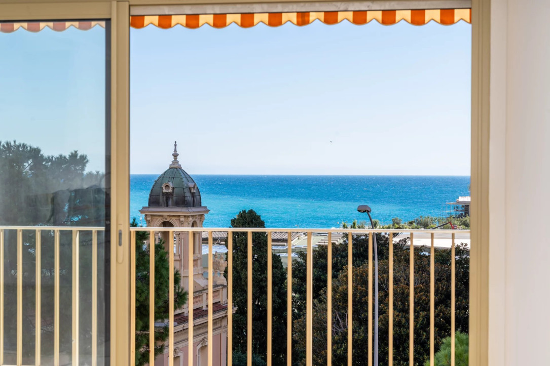 Heart of Monte Carlo Renovated Apartment next to Casino