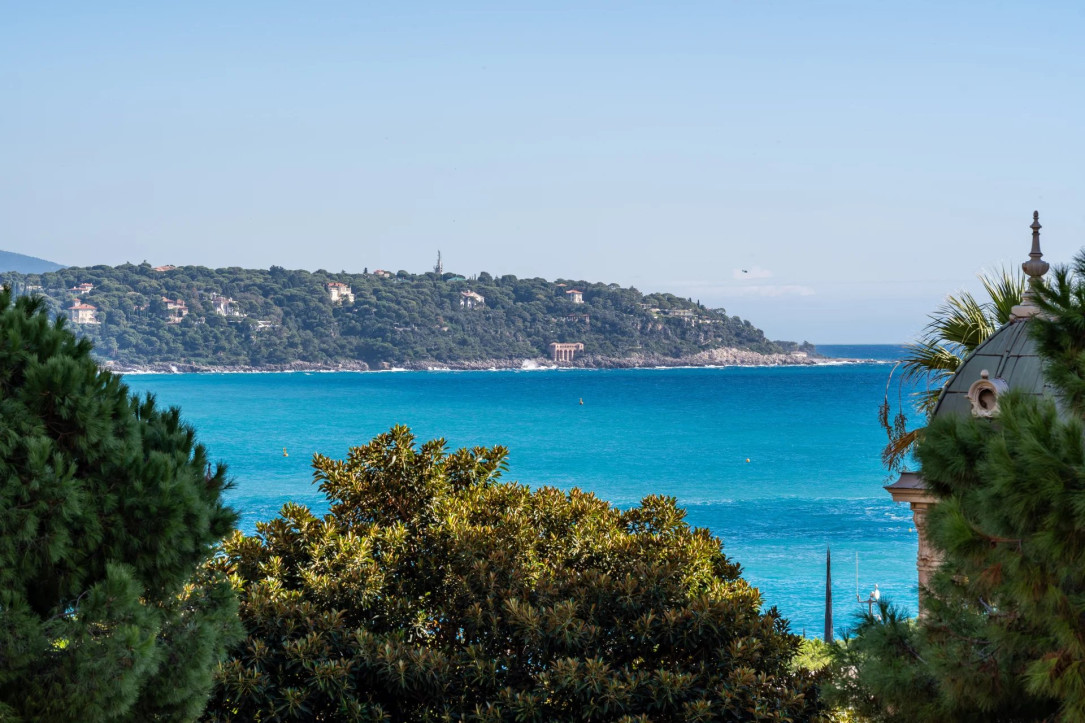 Heart of Monte Carlo Renovated Apartment next to Casino