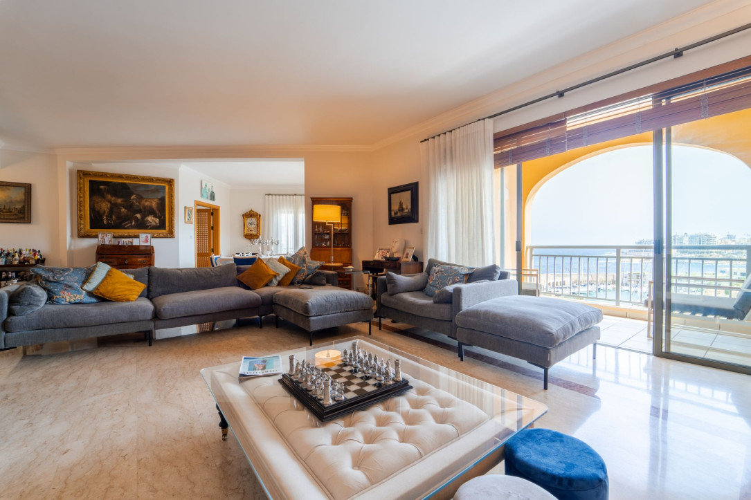 Portomaso Seafront Apartment